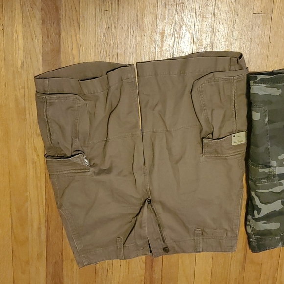 Lot of 2 cargo shorts - Picture 2 of 6
